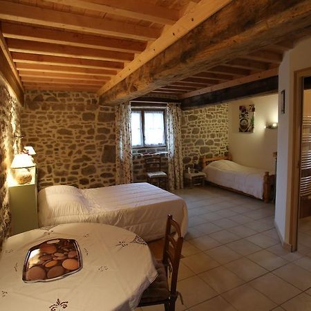 Ferme Cidricole Hugues Desfrieches Bed & Breakfast Sainte-Marguerite-de-Carrouges Ruang foto