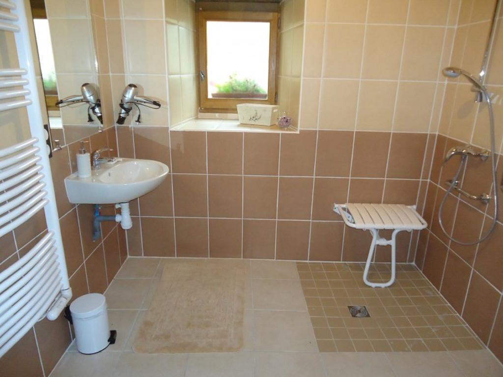 Ferme Cidricole Hugues Desfrieches Bed & Breakfast Sainte-Marguerite-de-Carrouges Ruang foto