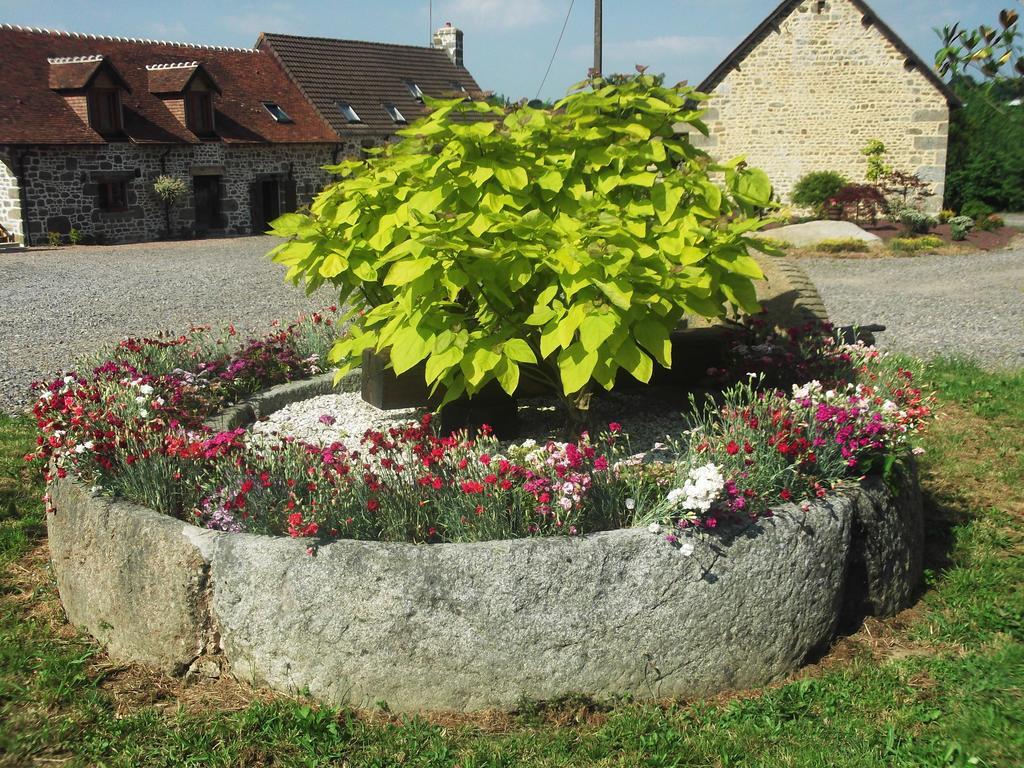 Ferme Cidricole Hugues Desfrieches Bed & Breakfast Sainte-Marguerite-de-Carrouges Ruang foto