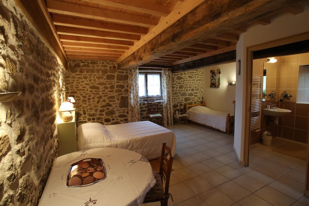 Ferme Cidricole Hugues Desfrieches Bed & Breakfast Sainte-Marguerite-de-Carrouges Ruang foto