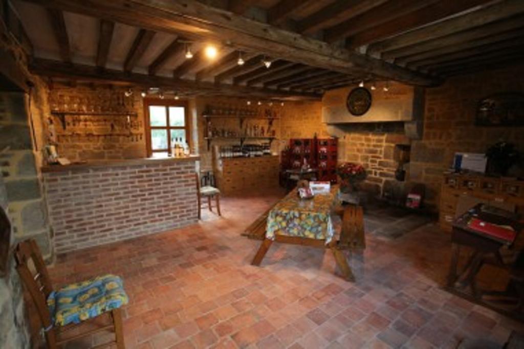 Ferme Cidricole Hugues Desfrieches Bed & Breakfast Sainte-Marguerite-de-Carrouges Bagian luar foto
